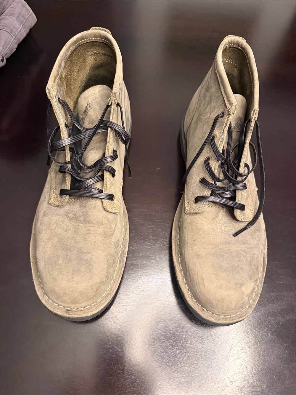 Men's Suede Lace-Up Chukka Boots in Taupe